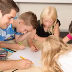 Nauczyciel religii wychowawcą klasy? Prawo, kwalifikacje i praktyka