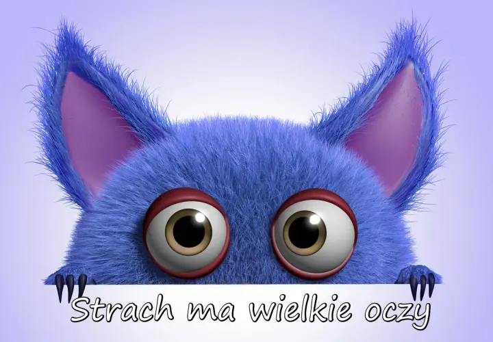 Niebieskie, futrzaste stworzenie z wielkimi oczami i fioletowymi uszami, z napisem "Strach ma wielkie oczy".