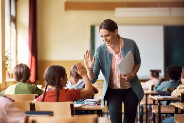 Nauczyciel początkujący wychowawcą? Sprawdź przepisy i praktykę