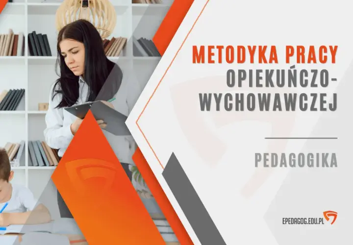 Kobieta z notatnikiem obserwuje chłopca piszącego przy biurku.