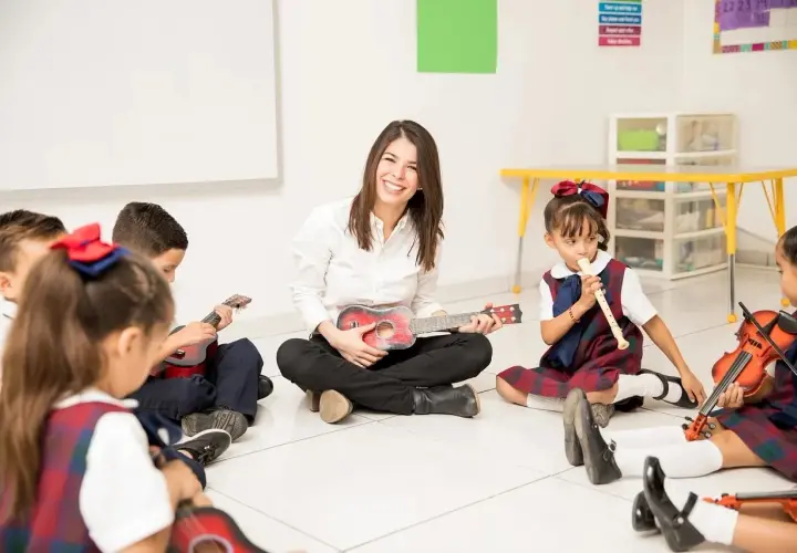 Nauczyciel na kolonii: Czy kurs wychowawcy jest obowiązkowy?