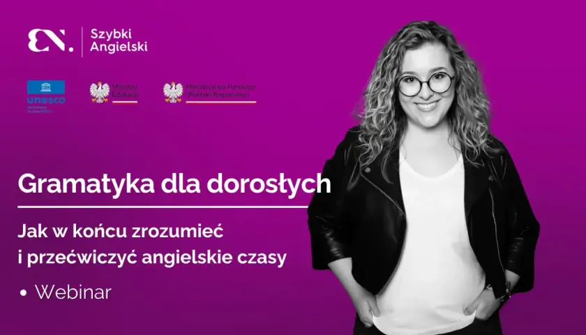 Uśmiechnięta kobieta w okularach i skórzanej kurtce na tle purpurowym z napisem "Gramatyka dla dorosłych".