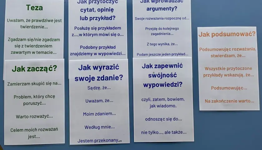 Kilka kartek z podpowiedziami do pisania rozprawki: Teza, Jak zacząć, Jak przytoczyć, Jak wyrazić zdanie, Jak wprowadzać argumenty, Jak zapewnić spójność, Jak podsumować.