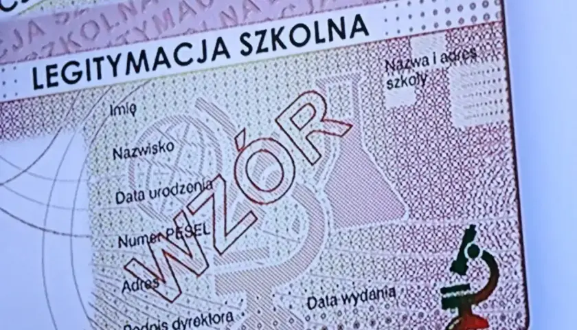 Legitymacja szkolna zniżki do jakiego wieku? Dokument zawiera dane ucznia i pieczęć "WZÓR".